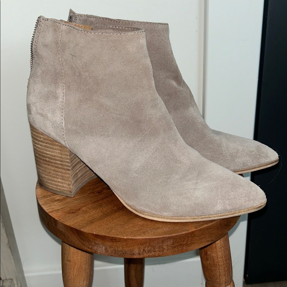 Steve Madden Jillian 9.5 suede leather upper block heel Tan Ankle Boots - Picture 1 of 10